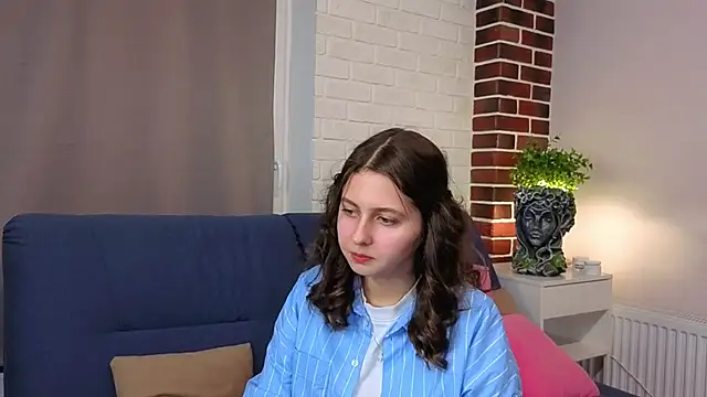 DanetteSaab online show from December 2025 07:10:02 PM