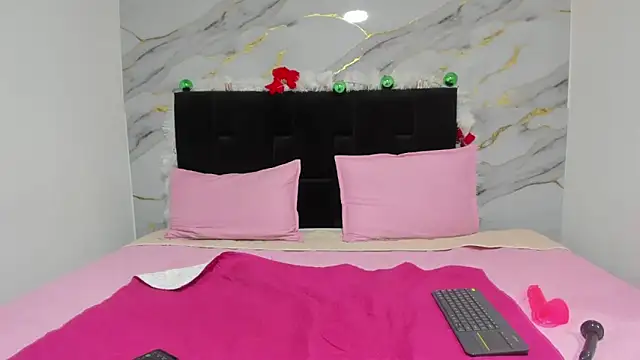 emmmaa moon online show from December 2025 05:17:01 PM