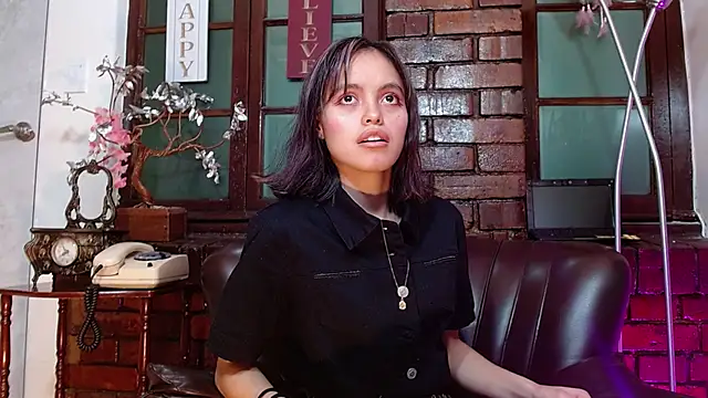 Snapshot of Sue_Sparkle chatting on December 2025 07:18:01 PM Sue Sparkle online show from December 2025 07:18:01 PM