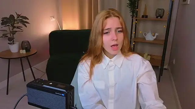 Snapshot of Bella_xBaby chatting on December 2025 01:26:01 PM Bella xBaby online show from December 2025 01:26:01 PM