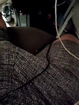 EL Y ELLA online show from December 2025 01:41:02 PM