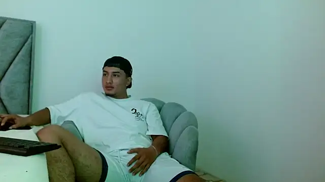 Snapshot of kyro_estrada chatting on December 2025 06:23:01 PM kyro estrada online show from December 2025 06:23:01 PM