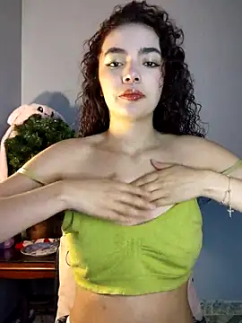 Snapshot of Alii_tay chatting on December 2025 08:40:02 AM Alii tay online show from December 2025 08:40:02 AM