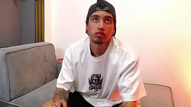 Snapshot of ChrisLyonss chatting on December 2025 08:35:01 PM ChrisLyonss online show from December 2025 08:35:01 PM