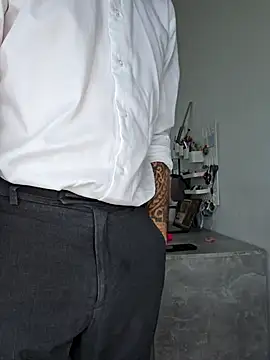 Snapshot of Lovebackground chatting on October 2025 07:52:01 AM Lovebackground online show from October 2025 07:52:01 AM