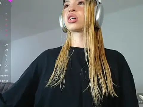 Snapshot of alina_lee chatting on December 2025 08:57:02 PM alina lee online show from December 2025 08:57:02 PM