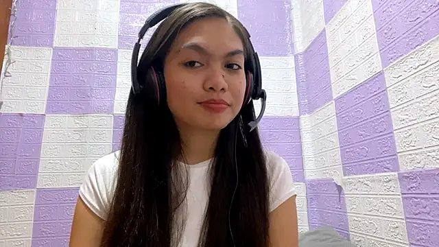 Snapshot of SylviaWalp chatting on December 2025 03:11:02 AM SylviaWalp online show from December 2025 03:11:02 AM