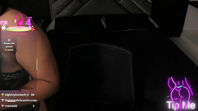 Snapshot of Almaablack chatting on December 2025 08:24:02 PM Almaablack online show from December 2025 08:24:02 PM