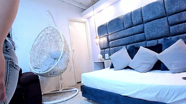 cherrymendy online show from December 2025 12:35:02 PM