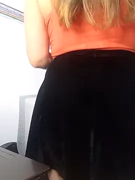 Snapshot of SofiEsteves chatting on December 2025 06:46:02 PM SofiEsteves online show from December 2025 06:46:02 PM