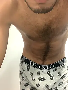 Snapshot of jeunesexy7 chatting on December 2025 04:56:01 PM jeunesexy7 online show from December 2025 04:56:01 PM