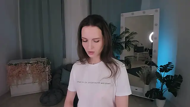 Snapshot of Ariadna_Shy chatting on October 2025 09:02:01 PM Ariadna Shy online show from October 2025 09:02:01 PM