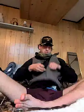 Snapshot of B8RHUNG chatting on December 2025 10:37:02 PM B8RHUNG online show from December 2025 10:37:02 PM