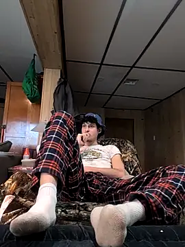 Snapshot of B8RHUNG chatting on December 2025 07:53:01 PM B8RHUNG online show from December 2025 07:53:01 PM