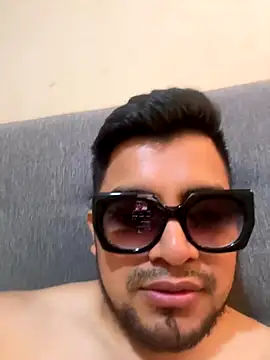 Snapshot of Manueldow1 chatting on December 2025 06:03:02 PM Manueldow1 online show from December 2025 06:03:02 PM