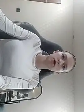 Yzi online show from December 2025 08:33:01 AM