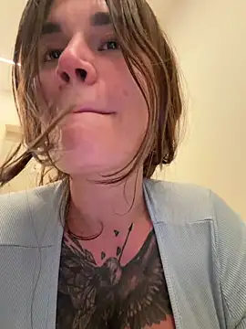 Snapshot of TattooGirlAlia chatting on October 2025 06:37:01 PM TattooGirlAlia online show from October 2025 06:37:01 PM