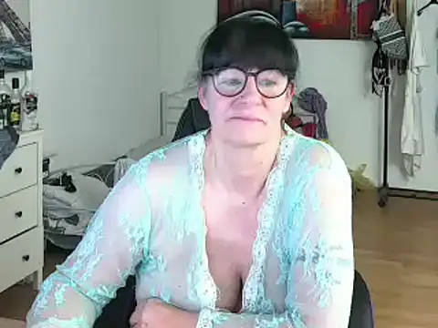 Sylly online show from January 2025 12:42:01 PM