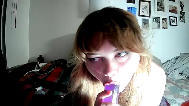 lucielark online show from October 2025 05:57:02 AM