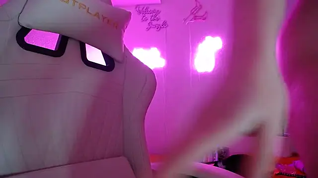 Snapshot of groovynights chatting on January 2025 01:42:02 AM groovynights online show from January 2025 01:42:02 AM