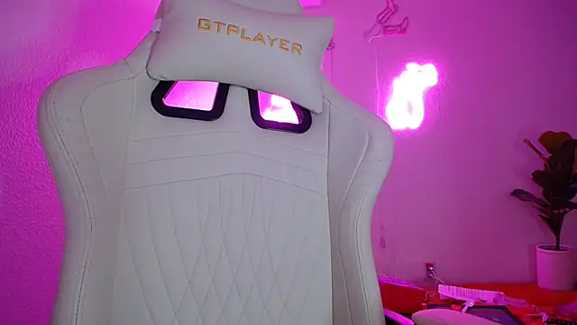 Snapshot of groovynights chatting on January 2025 03:20:01 AM groovynights online show from January 2025 03:20:01 AM