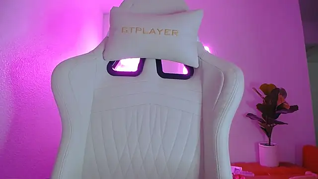 Snapshot of groovynights chatting on February 2025 06:42:01 AM groovynights online show from February 2025 06:42:01 AM