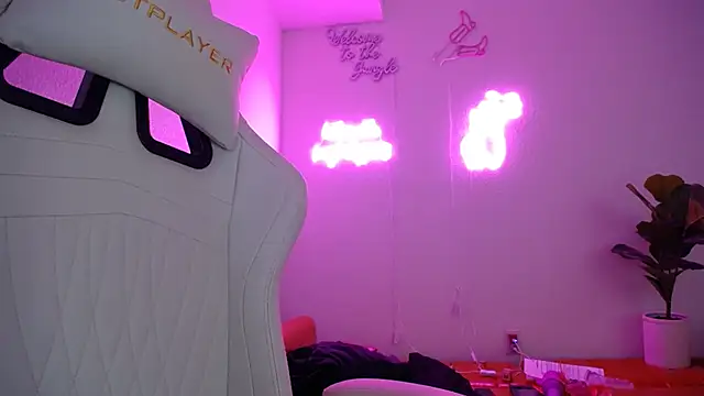 Snapshot of groovynights chatting on March 2025 07:20:02 PM groovynights online show from March 2025 07:20:02 PM