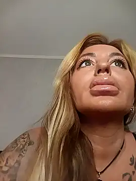 MiaMooly online show from October 2025 03:08:01 PM