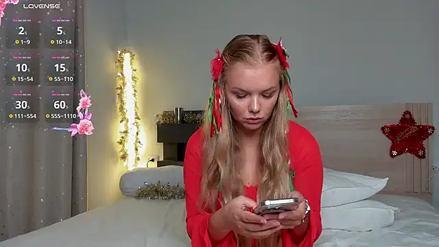 Snapshot of urblonde chatting on December 2024 01:04:02 AM urblonde online show from December 2024 01:04:02 AM