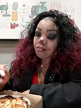 Snapshot of NailGoddessnow chatting on December 2024 01:31:02 AM NailGoddessnow online show from December 2024 01:31:02 AM