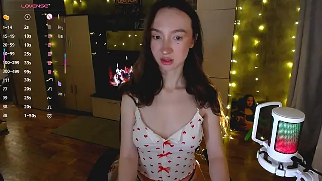 Snapshot of Maryana_Ro chatting on November 2025 04:51:01 PM Maryana Ro online show from November 2025 04:51:01 PM