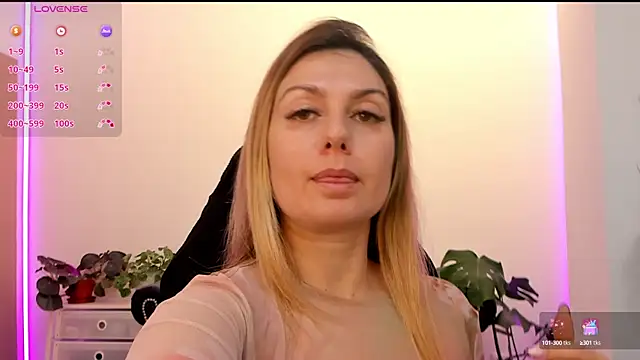 Snapshot of LindaWhite_ chatting on December 2024 03:48:02 PM LindaWhite online show from December 2024 03:48:02 PM