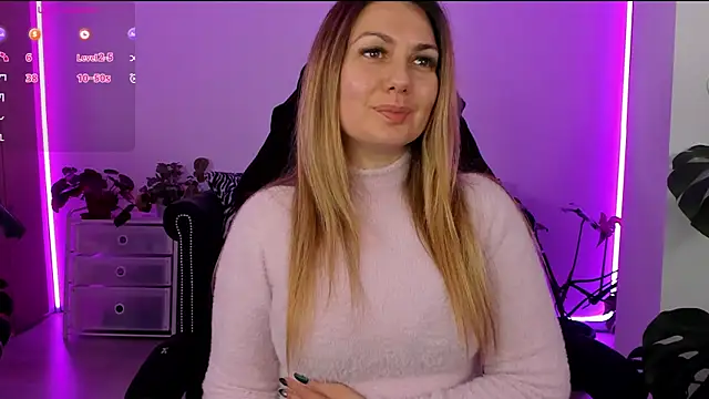 Snapshot of LindaWhite_ chatting on February 2025 09:59:01 PM LindaWhite online show from February 2025 09:59:01 PM