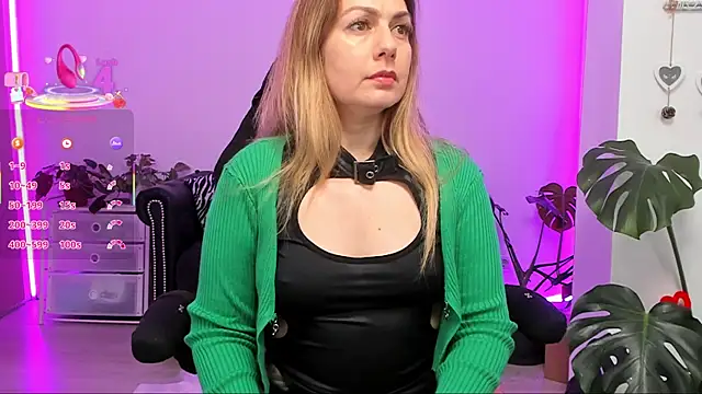 Snapshot of LindaWhite_ chatting on March 2025 05:02:02 PM LindaWhite online show from March 2025 05:02:02 PM