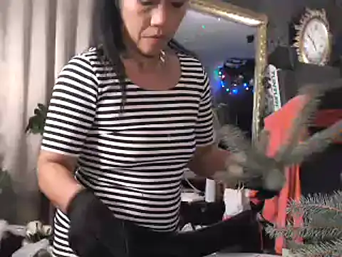 Snapshot of Hornygirltheone chatting on December 2024 03:48:01 AM Hornygirltheone online show from December 2024 03:48:01 AM