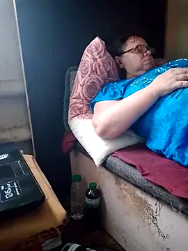 oksana72 online show from October 2025 09:38:02 AM