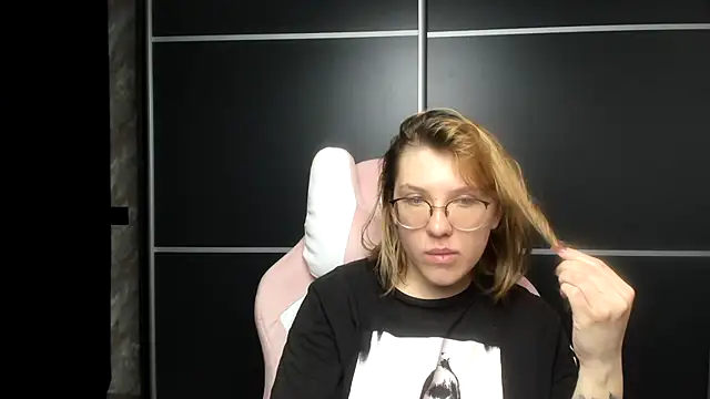 Reginasmilee online show from January 2025 02:00:02 AM