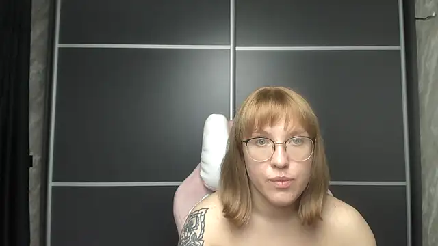 Reginasmilee online show from January 2025 03:19:01 PM