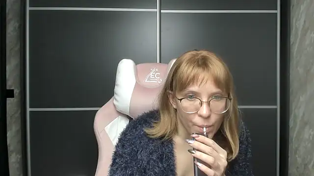 Reginasmilee online show from January 2025 03:33:01 PM