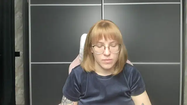 Reginasmilee online show from February 2025 02:56:02 PM