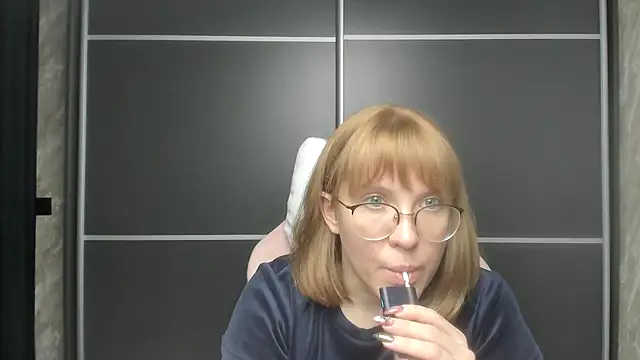 Reginasmilee online show from February 2025 06:29:02 PM