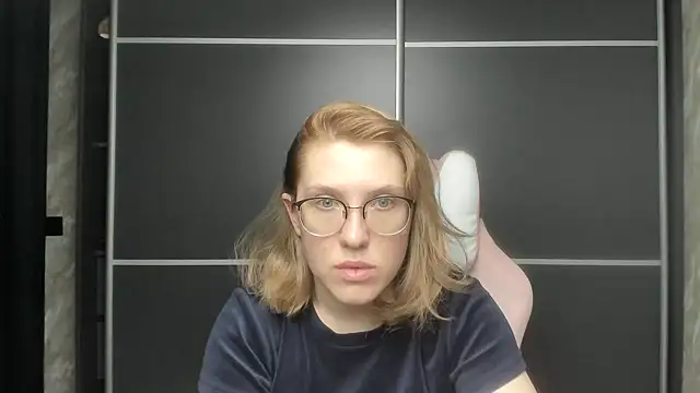 Reginasmilee online show from February 2025 03:07:01 PM