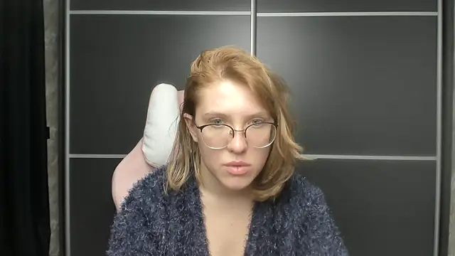 Reginasmilee online show from February 2025 01:06:01 PM