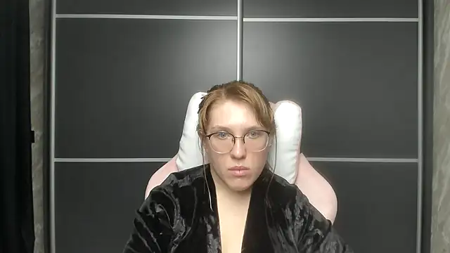 Reginasmilee online show from February 2025 04:08:01 PM