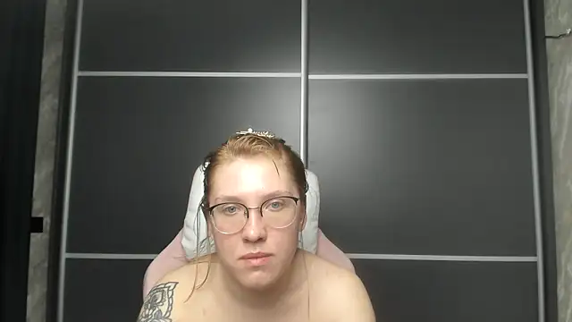 Reginasmilee online show from February 2025 05:42:01 PM