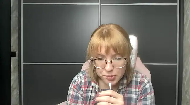 Reginasmilee online show from February 2025 09:37:01 AM