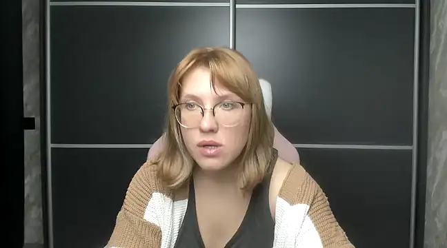 Reginasmilee online show from February 2025 03:41:02 PM
