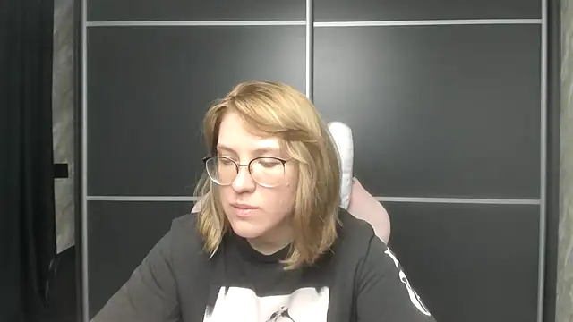 Reginasmilee online show from February 2025 07:02:01 AM
