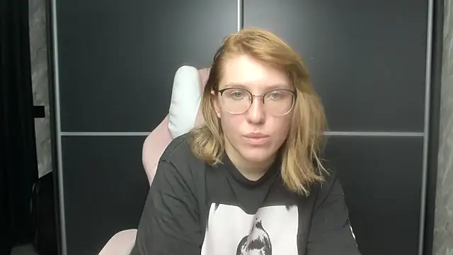 Reginasmilee online show from February 2025 11:43:02 AM