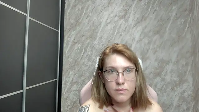 Reginasmilee online show from February 2025 02:09:02 PM